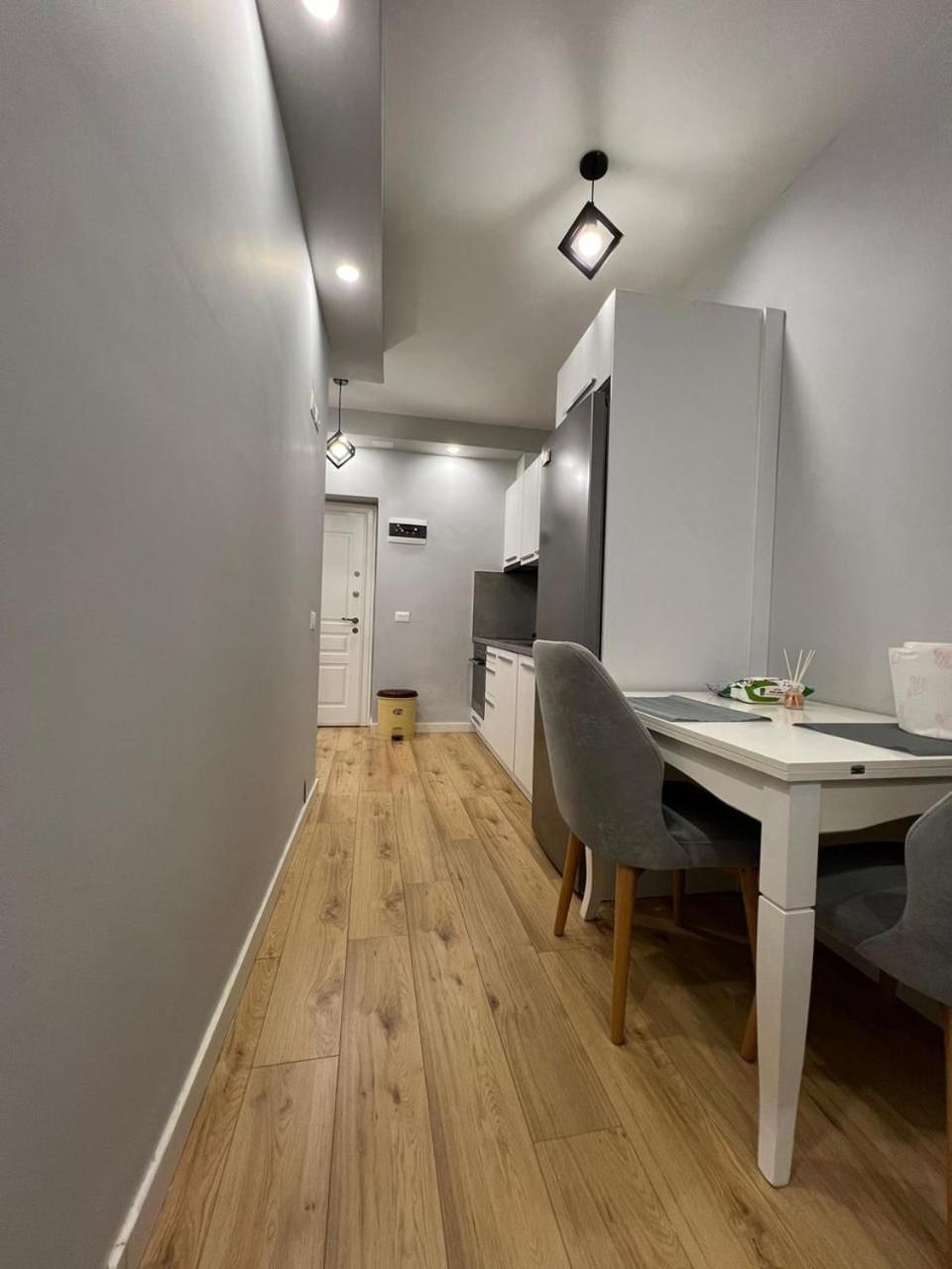 Starlight Downtown Apartment ティラナ エクステリア 写真