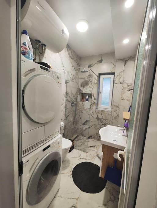 Starlight Downtown Apartment ティラナ エクステリア 写真