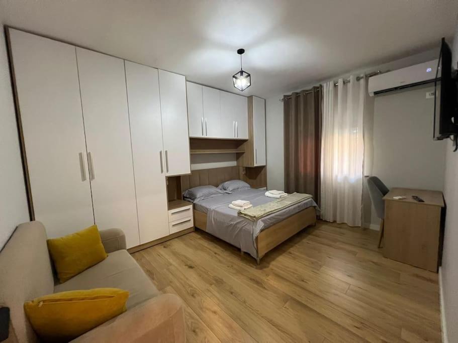 Starlight Downtown Apartment ティラナ エクステリア 写真