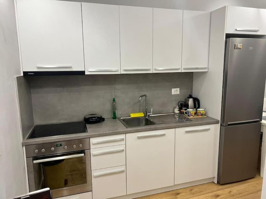 Starlight Downtown Apartment ティラナ エクステリア 写真